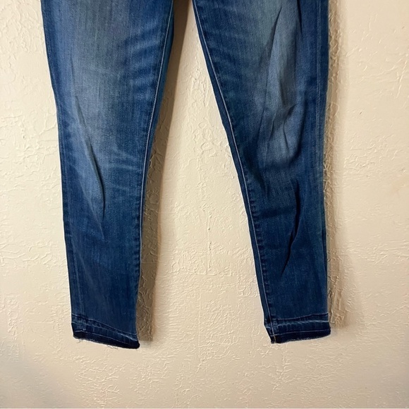 Aritzia Denim Forum The Nico Mid Rise Cropped Jeans in Medium Lagoon - Picture 5 of 10